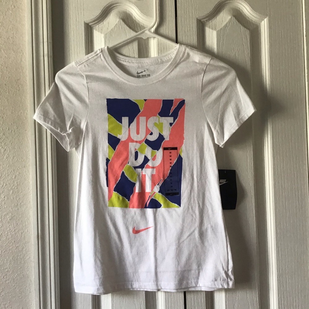 New Nike Girl’s T-shirt